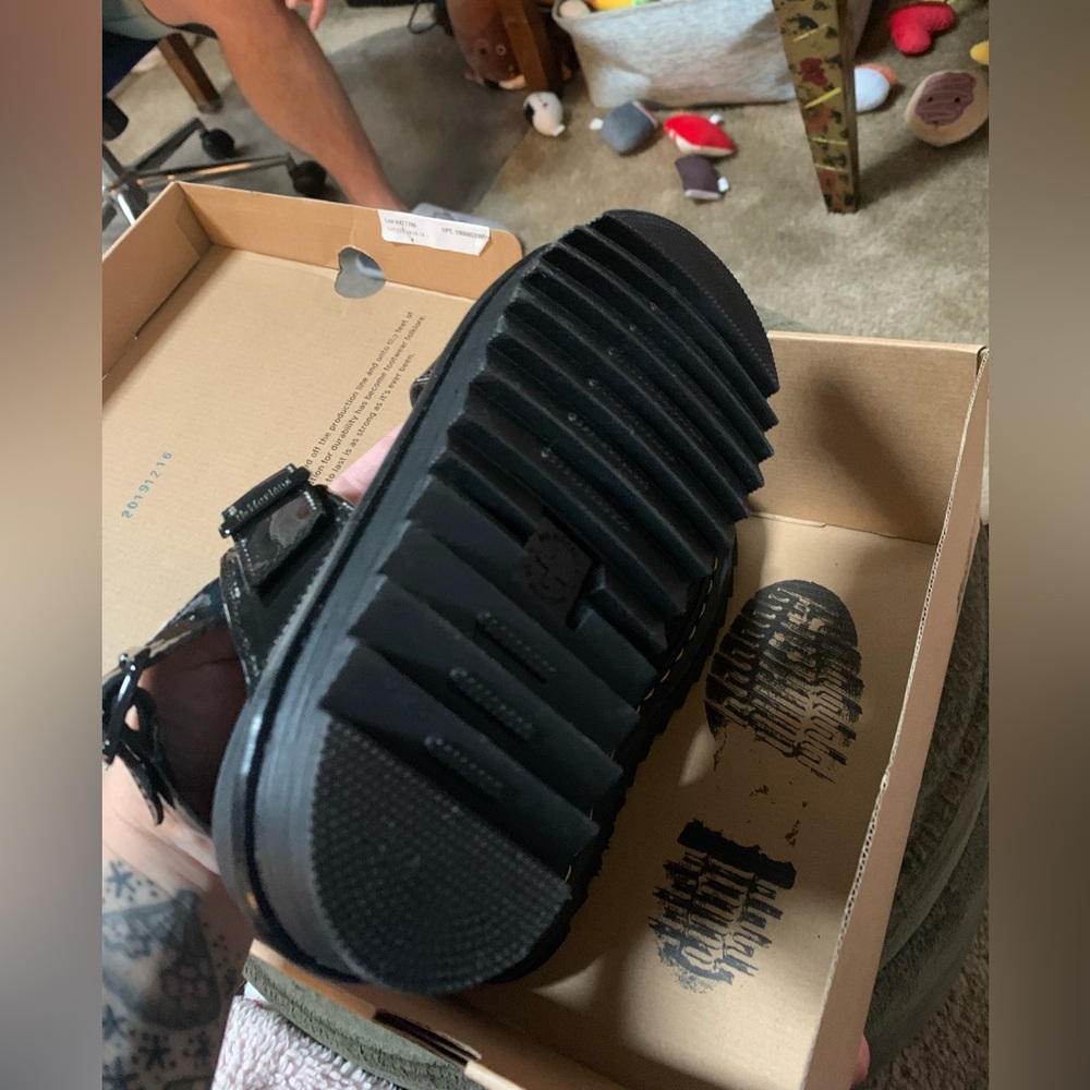 NEW in box - Dr. Martens Voss Black Patent Lamper Sandals - Picture 2 of 6